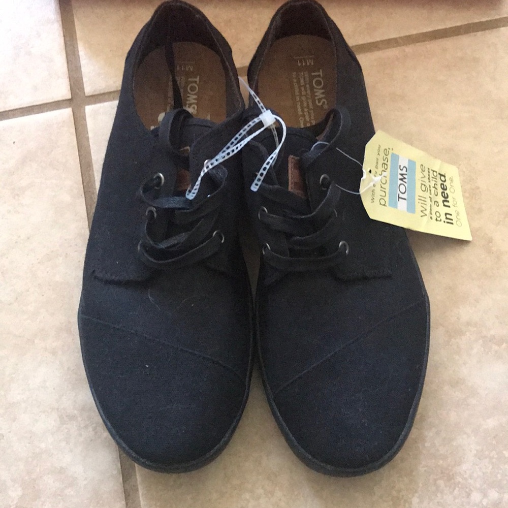 NWT Men’s Toms